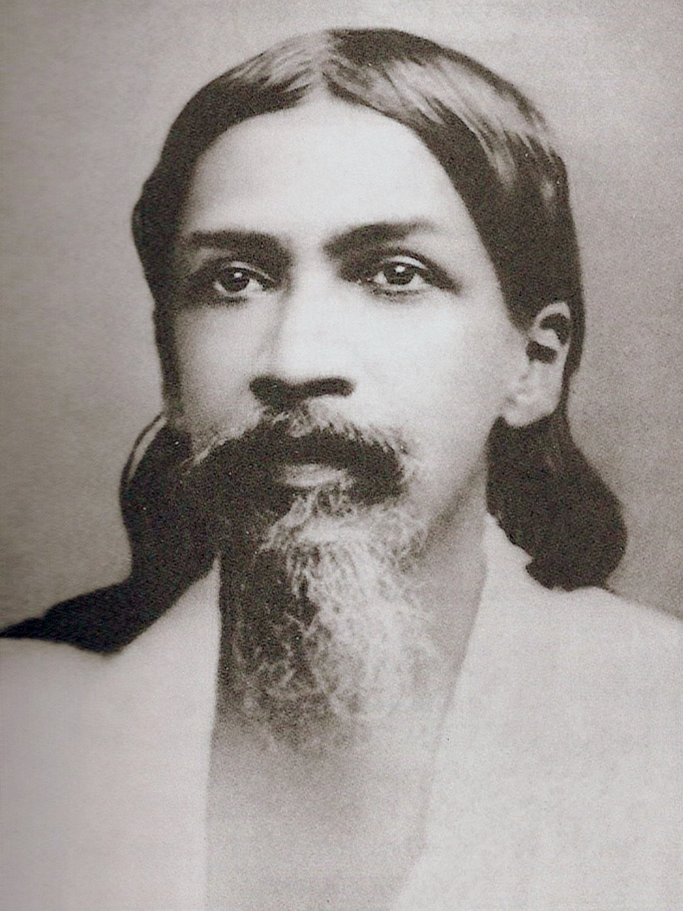 Sri Aurobindo Ghosh: Revolutionary Life, Philosophy and Contribution to Freedom Struggle