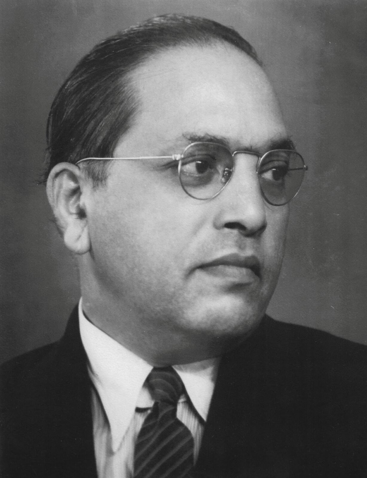 डॉ. बी.आर. आंबेडकर की श्वेत-श्याम तस्वीर, आज़ाद भारत के पहले क़ानून मंत्री