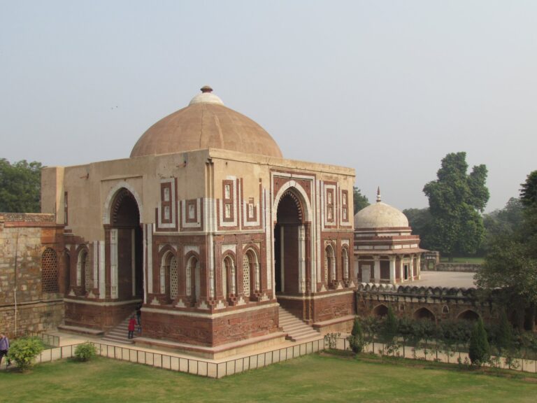 Qutb Minar Delhi, built during the early Delhi Sultanate period