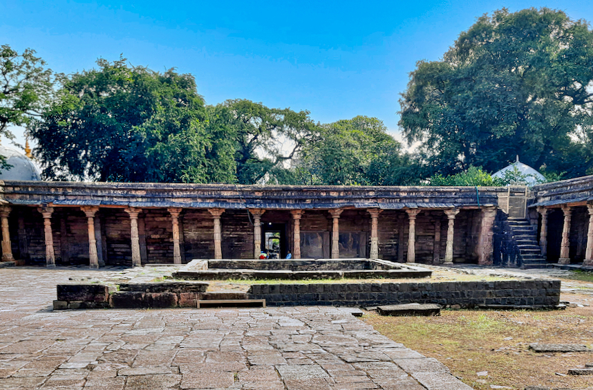 Colonnaded hall of the Bhojshala-Kamal Maula complex at Dhar, Madhya Pradesh, with carved stone pillars