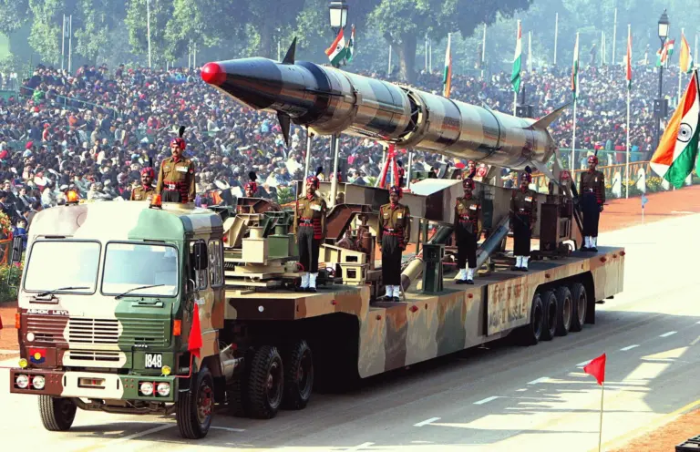 An Agni-II ballistic missile on a camouflaged road-mobile launcher at the Republic Day parade in New Delhi, crowds behind