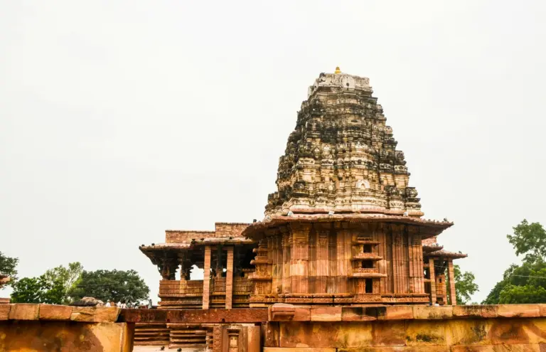 Ramappa (Rudreswara) temple at Palampet, Telangana, its tiered tower above a sandstone hall with wide eaves