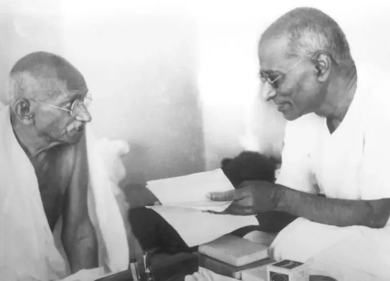 Mahatma Gandhi and C. Rajagopalachari reading papers together during the Gandhi-Jinnah talks in Bombay in September 1944.